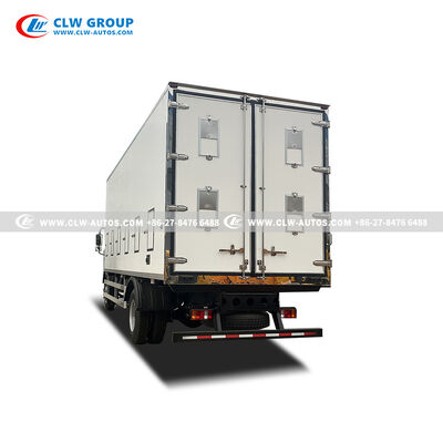 Sinotruk HOWO 6.8m Chick Transport Truck with Superior Insulated Body and All-Season Climate Control for Efficient Livestock Transport